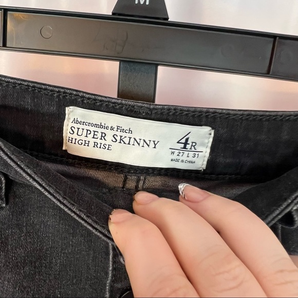 Abercrombie & Fitch Super Skinny High Rise Black Jeans, size 4 - Picture 2 of 5